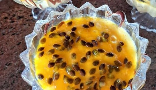 Não sabe qual sobremesa fazer para o Réveillon? Veja essa receita de mousse de maracujá