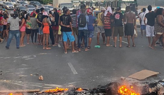 Jovem baleado durante o Natal morre em Salvador; familiares e amigos protestam 