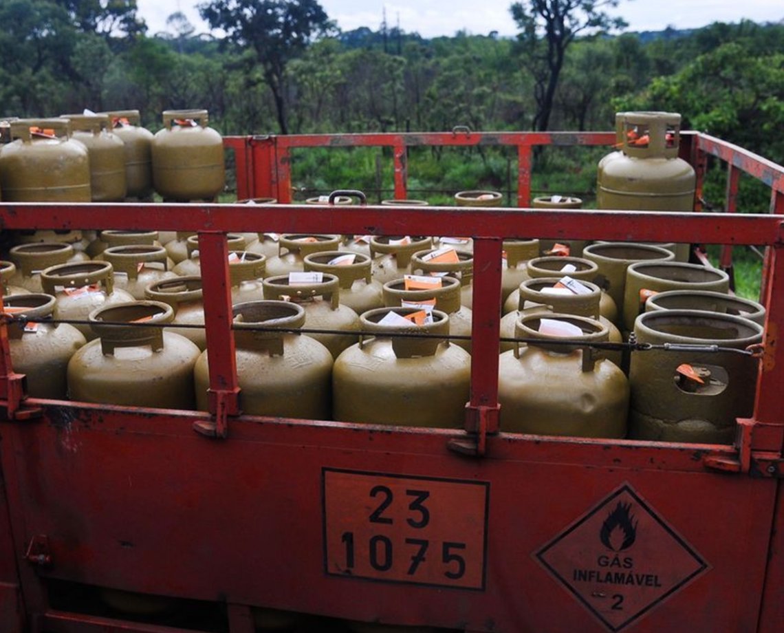 Refinaria anuncia redução de preço no gás de cozinha a partir de janeiro de 2023