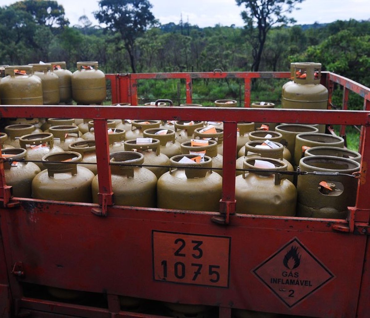 Refinaria anuncia redução de preço no gás de cozinha a partir de janeiro de 2023