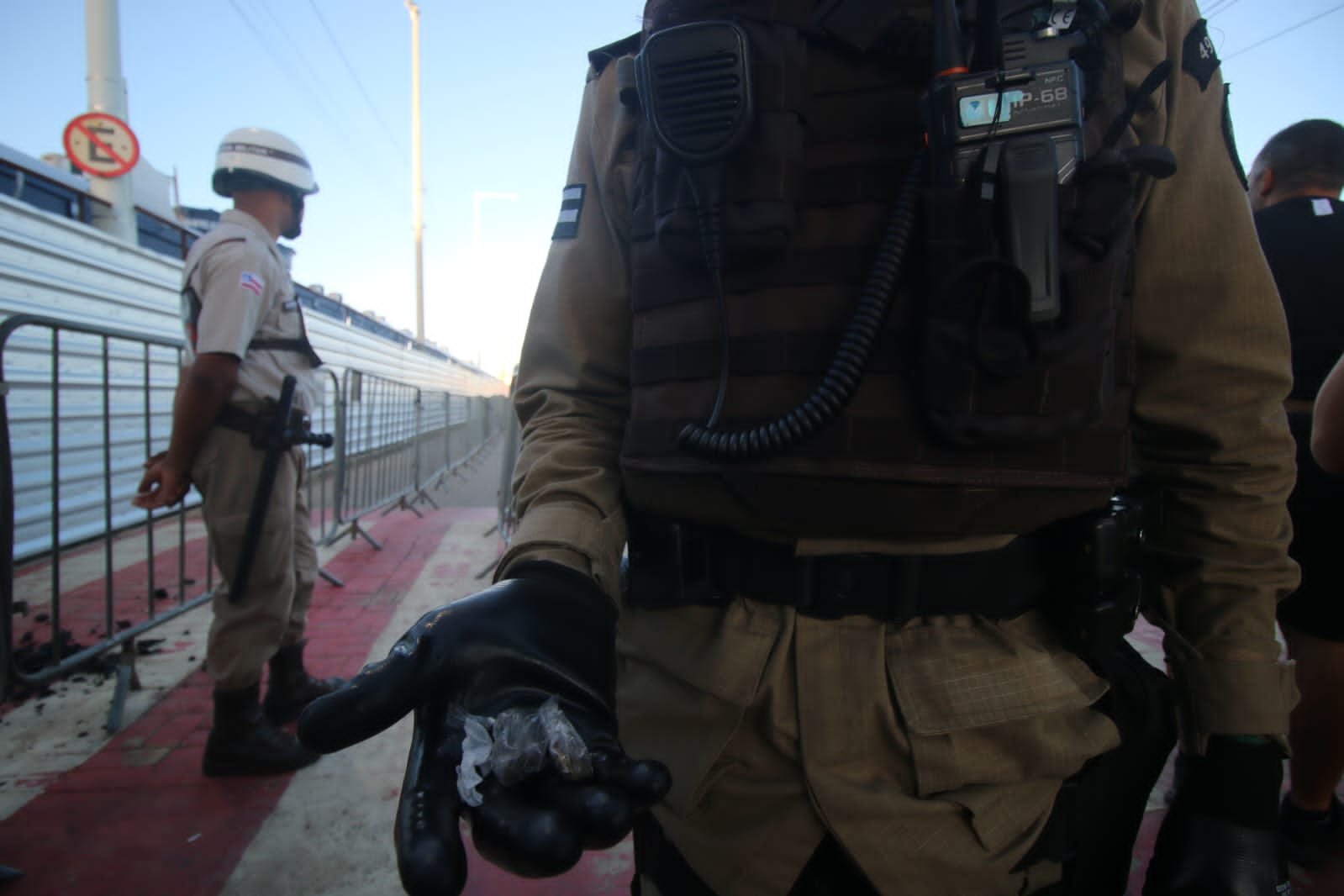 Festival Virada: homem é flagrado com trouxas de maconha no portal de abordagem