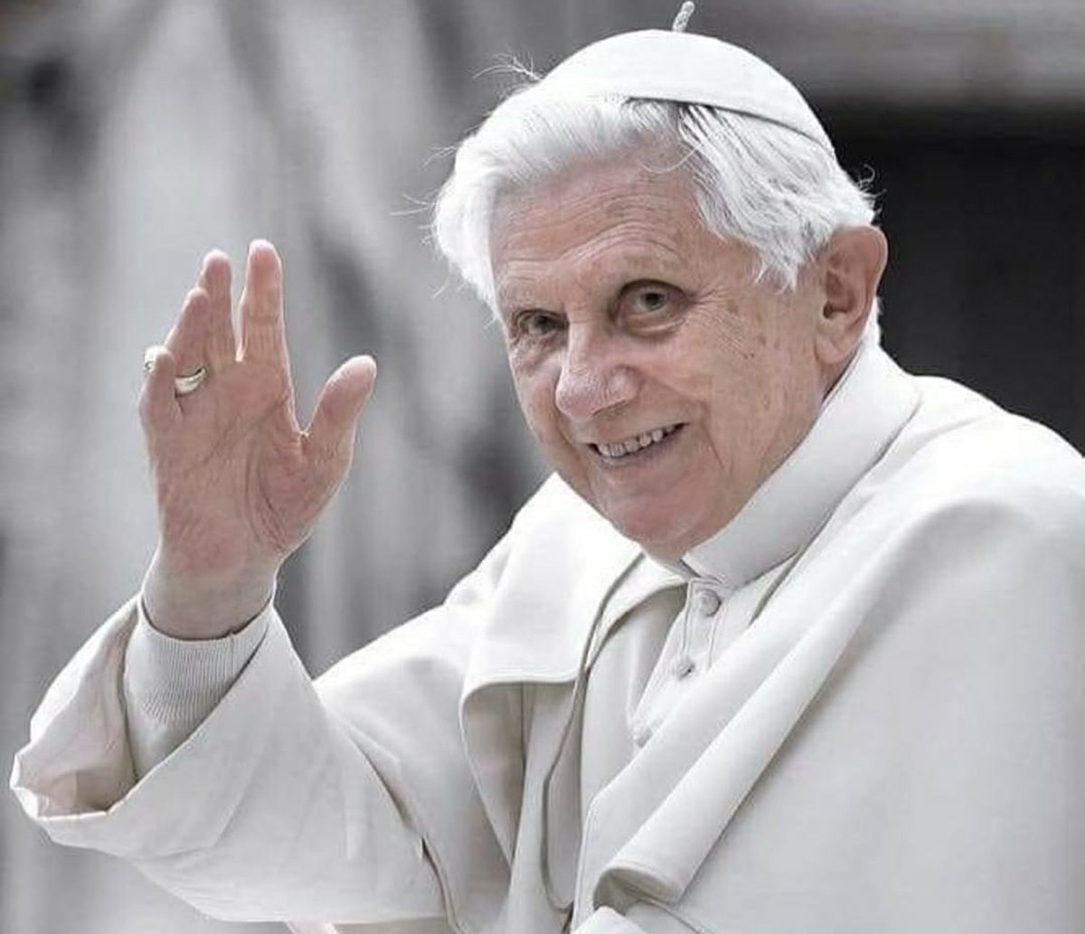 Morre o papa Bento XVI aos 95 anos no Vaticano 