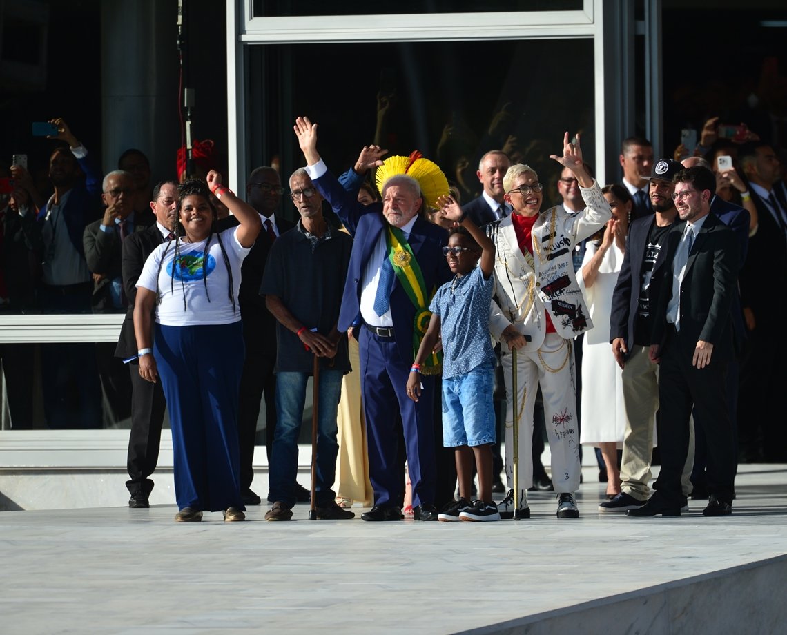 Quem colocou a faixa presidencial em Lula? Saiba os nomes dos integrantes que representam "povo brasileiro"