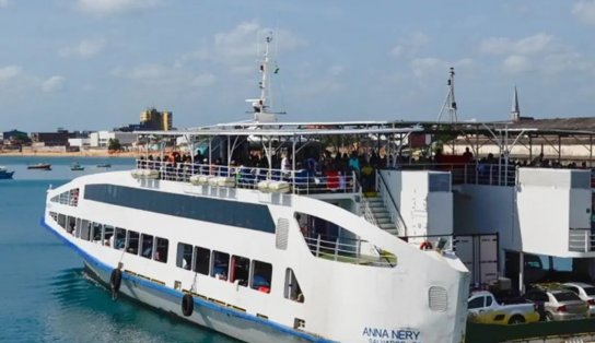 Retorno do Réveillon: movimento é intenso no "ferry" e Estação Rodoviária, em Salvador