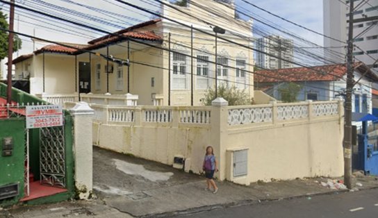 Homem é esfaqueado após defender cachorro de agressão em Salvador; vítima está no HGE  