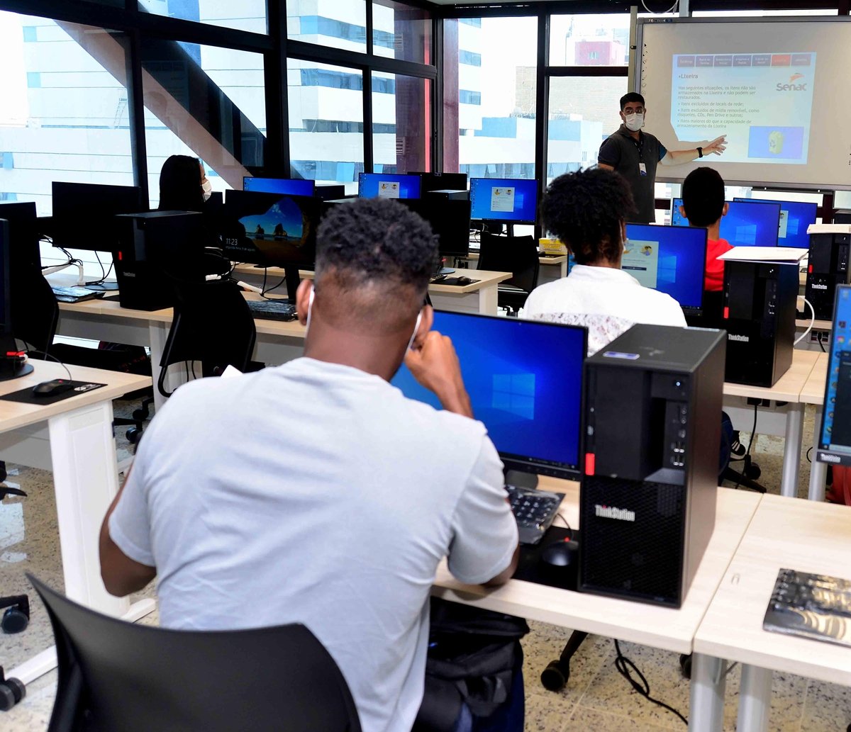 Treinar para empregar: cursos gratuitos de capacitação para mulheres são oferecidos em Salvador 