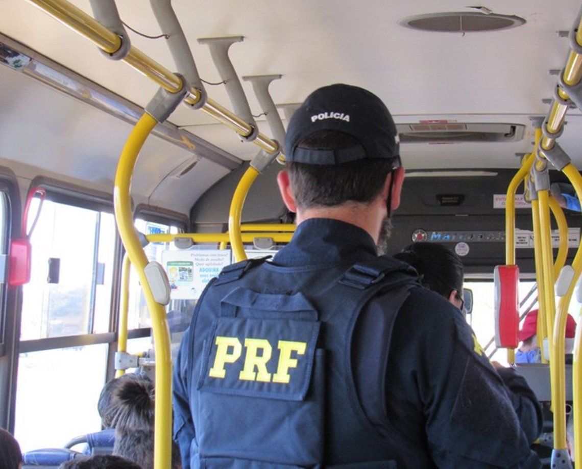 Homem é preso em ônibus após ato de importunação sexual no interior da Bahia