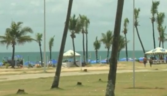 Homem morre afogado em praia de Itapuã após ingestão de bebida alcoólica 