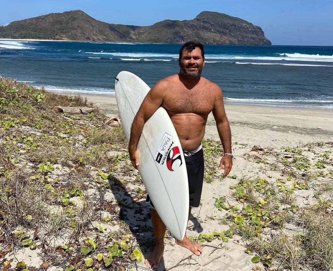 Surfista baiano morre após queda em onda gigante; Márcio 'Mad Dog' tinha 47 anos 