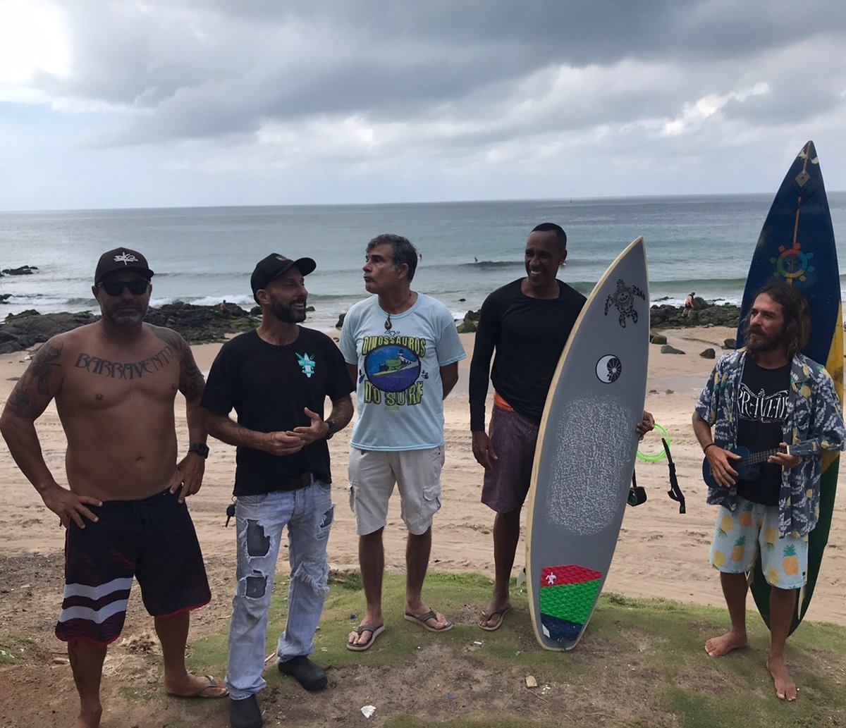 Amigos fazem homenagem a surfista baiano morto em Portugal; "era meu ídolo no esporte" 