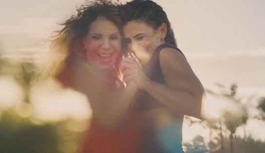 Nova composição de Nizan Guanaes é lançada na voz de Elba Ramalho e Mariana Aydar; assista o clipe