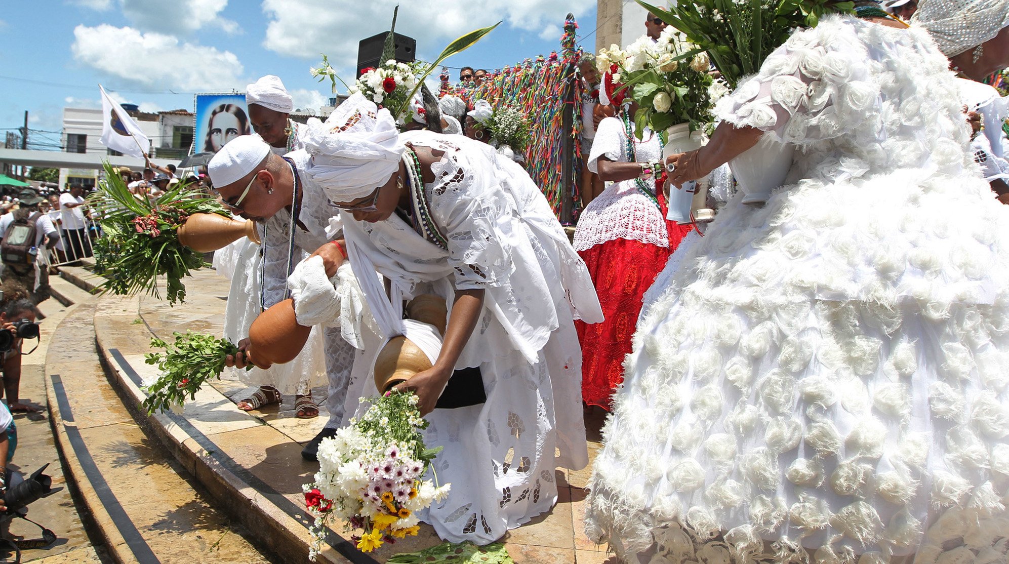 Manual de sobrevivência para a Lavagem do Bonfim: quem tem fé, vai a pé! Mas e a volta, pai? 