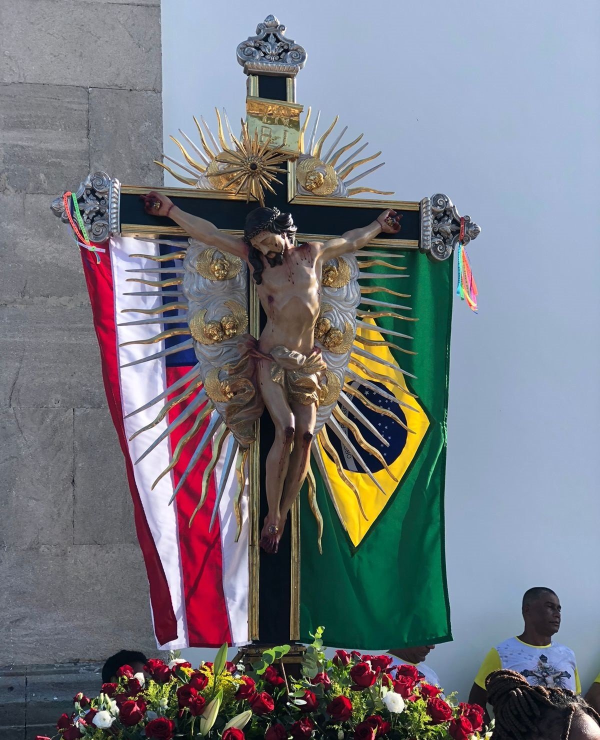 Na véspera da Lavagem, imagem do Senhor do Bonfim segue em procissão para a Conceição da Praia