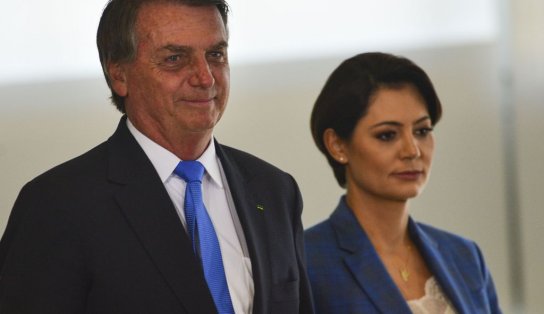 Governo realiza 1ª quebra do sigilo de 100 anos de Bolsonaro; visitas de Michelle são expostas