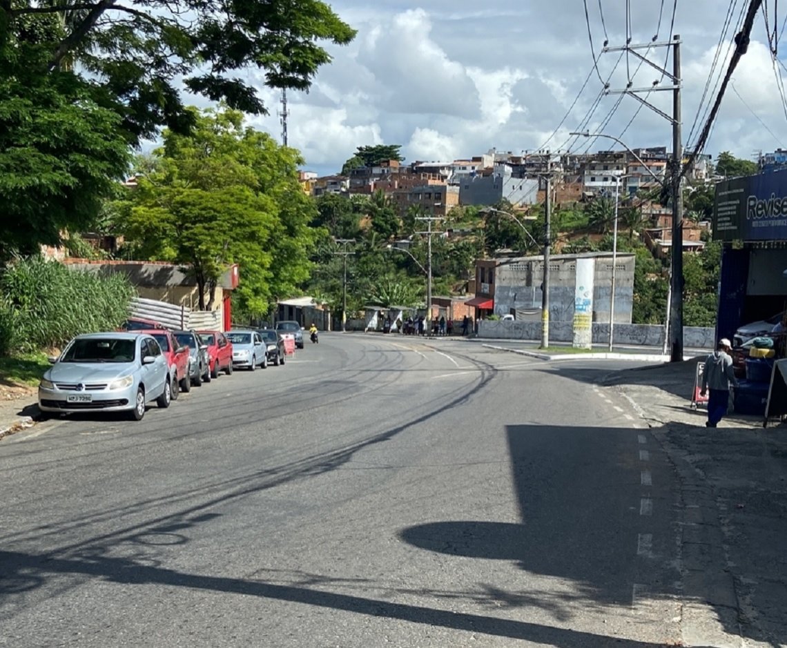 Dois homens são assassinados dentro de um carro no bairro de Cajazeiras 8, em Salvador 