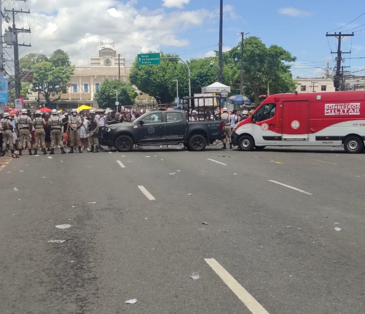 Mochila arremessada na Lavagem do Bonfim gera suspeita de bomba e Bope é acionado; "hipótese descartada" 