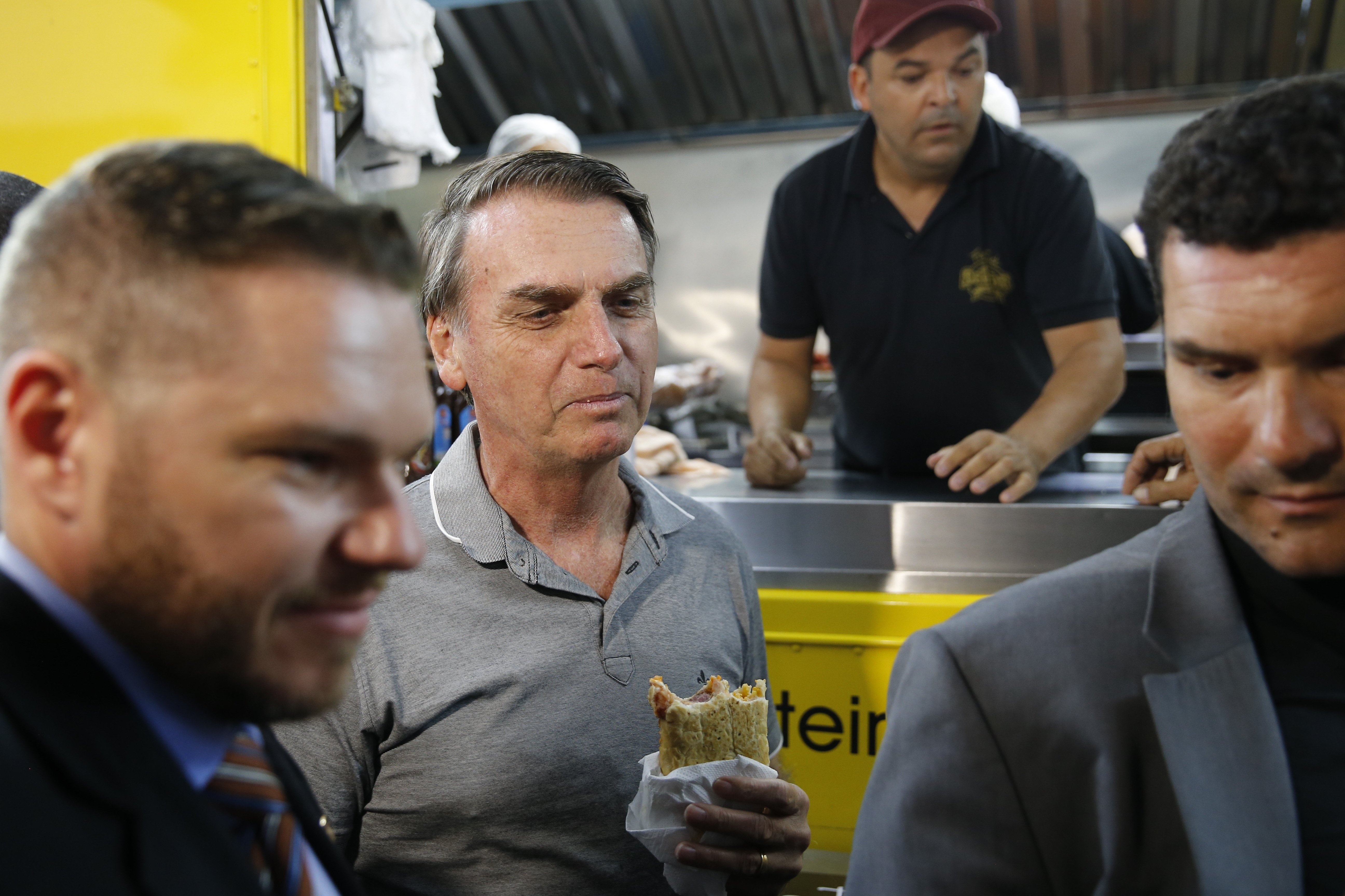 Bolsonaro gastou R$ 19 mil no cartão corporativo em padaria de Salvador