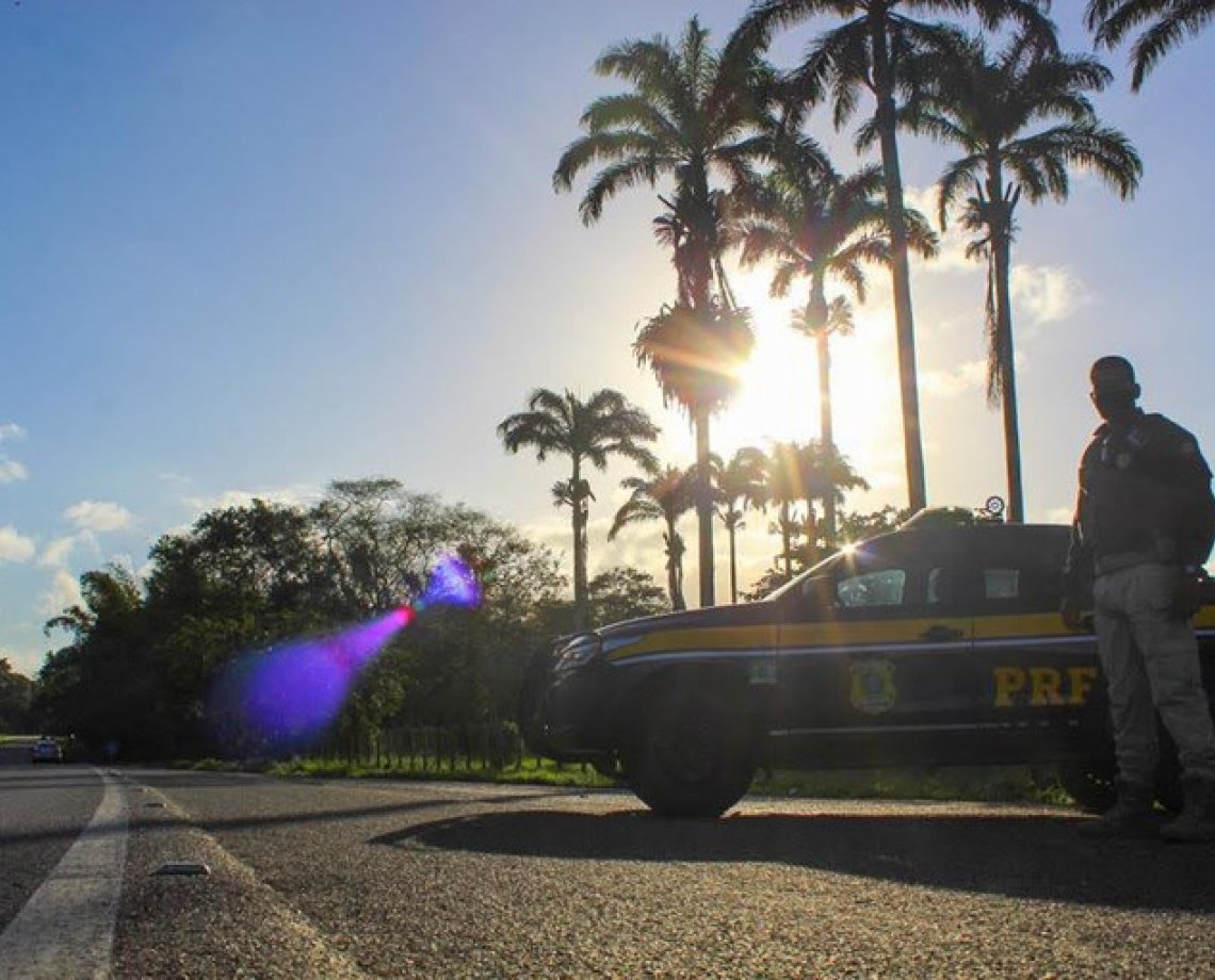 Polícia Rodoviária Federal recupera picape com restrição por roubo em Cipó, na Bahia