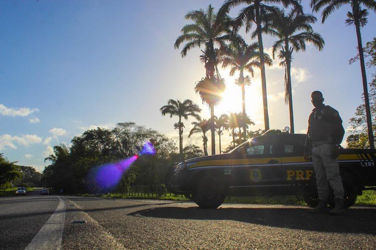 Polícia Rodoviária Federal recupera picape com restrição por roubo em Cipó, na Bahia