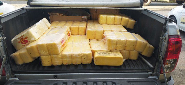 Homem é flagrado transportando 250 kg de queijo de forma irregular em Feira de Santana