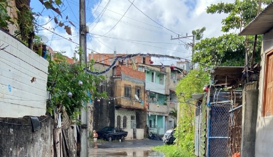 Comerciante é baleada durante tiroteio quando fechava estabelecimento no Lobato