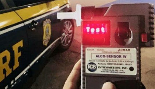 Motorista sem habilitação e alcoolizado invade a contramão e acaba preso em Eunápolis