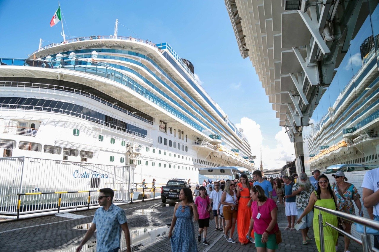 Em único dia, Salvador recebe mais de 12 mil turistas de cruzeiros