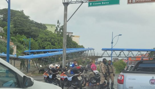 Acidente deixa trânsito lento na Avenida Vasco da Gama, sentido Dique