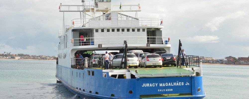 Movimento de embarque é tranquilo no ferry boat neste sábado