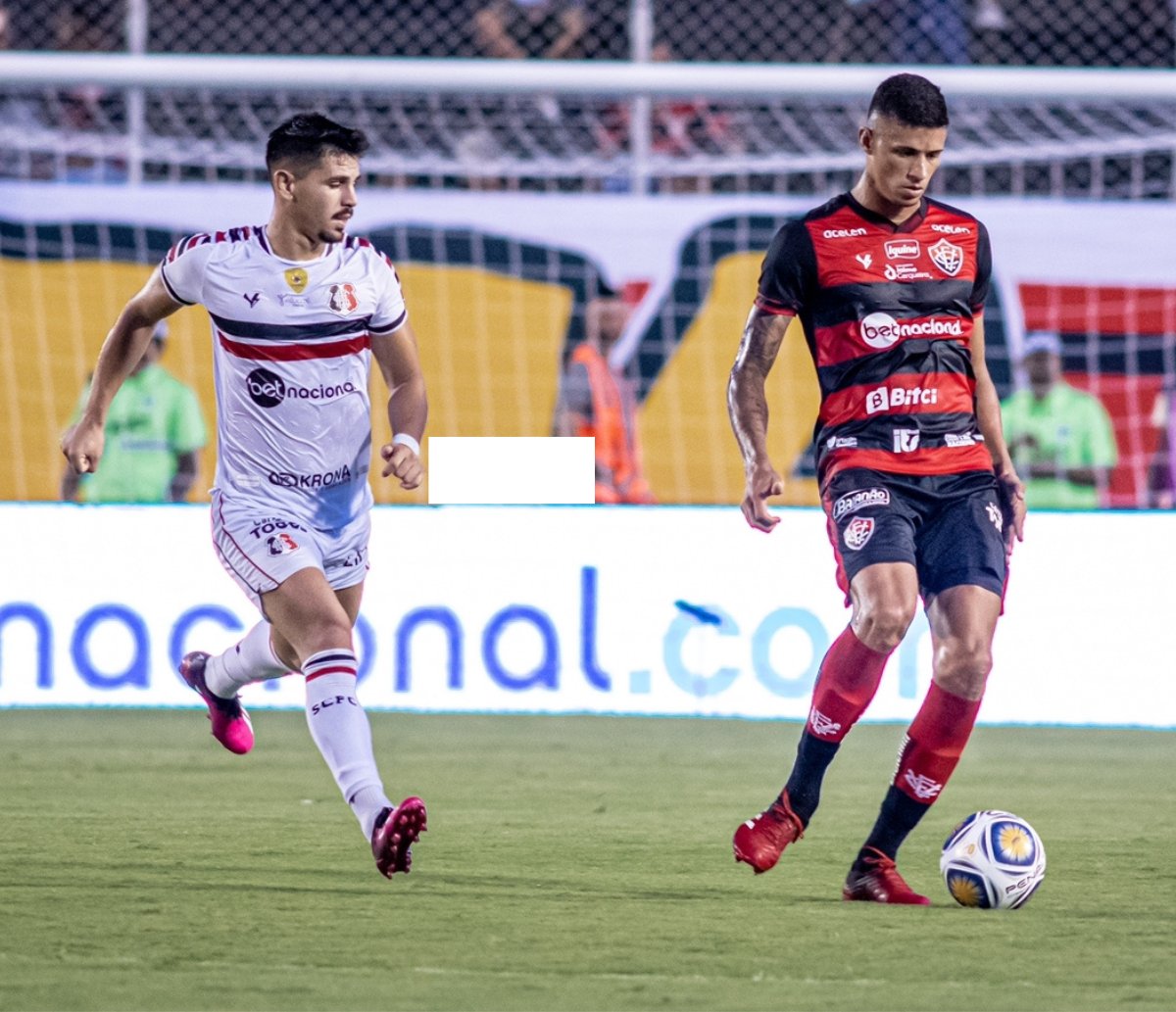 Defesa falha e Vitória leva gol nos últimos minutos, time segue sem vencer 