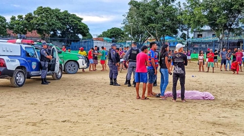 Três morrem após partida de futebol ser invadida por atiradores no Amazonas; vídeos registraram atentado