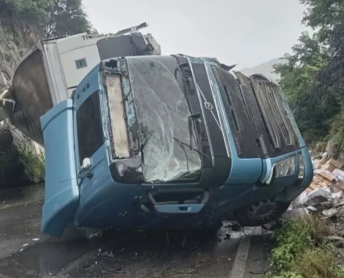 Motorista sobrevive a grave acidente na Serra da Mangabeira; pista é interditada por 12 horas 