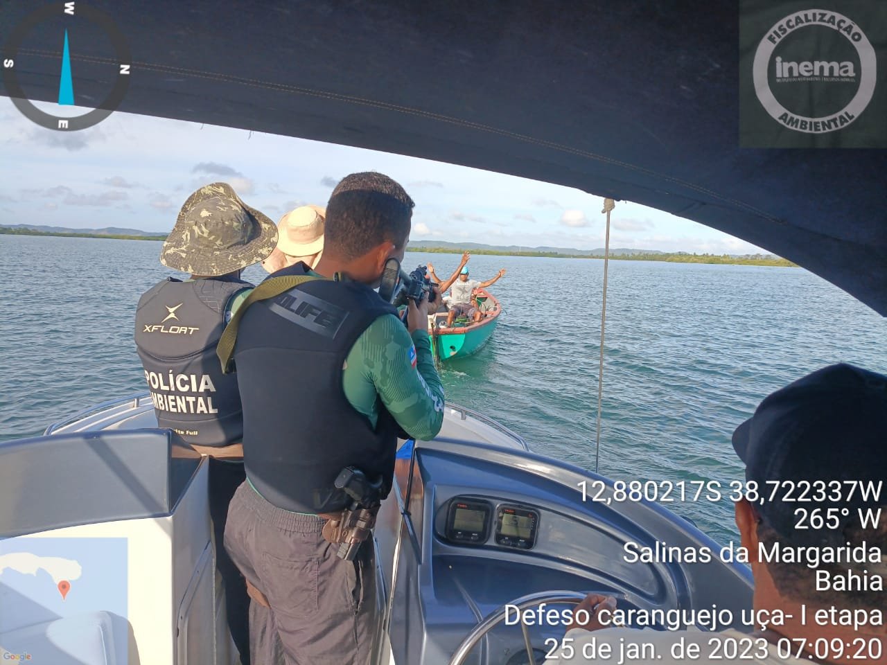 Pescadores são apresentados à PF após flagrante de pesca com bomba em Itaparica