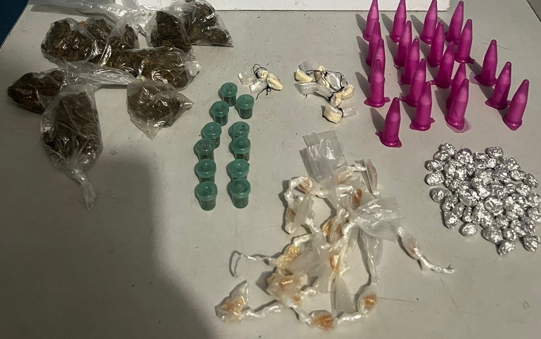 Polícia Militar apreende crack, cocaína e maconha em Castelo Branco