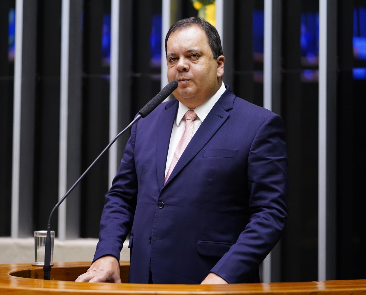 Exigências de Elmar travam ida do União Brasil para base governista na Câmara, diz jornal