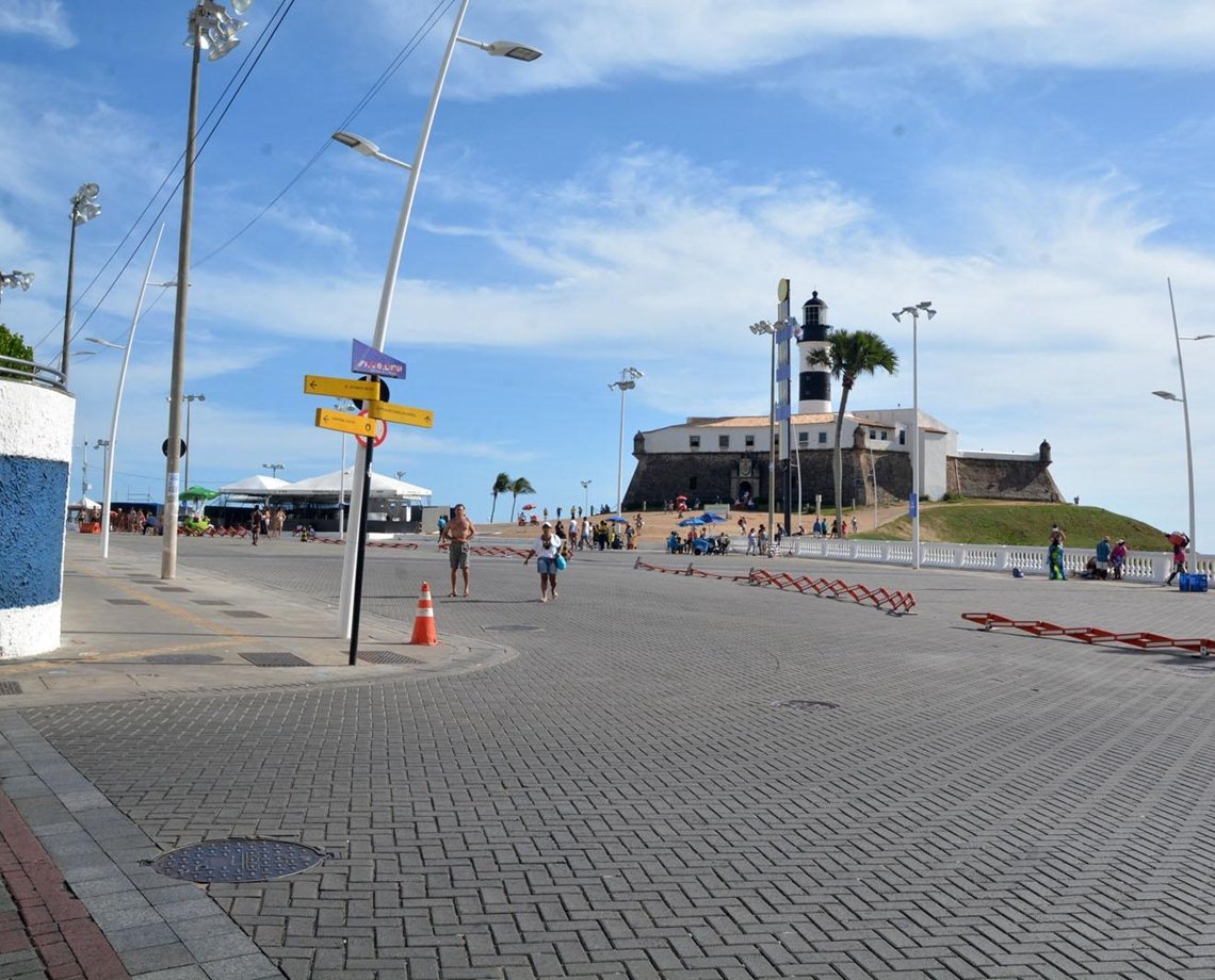 Largo do Farol da Barra tem interdição de trânsito nesta terça-feira; veja opções