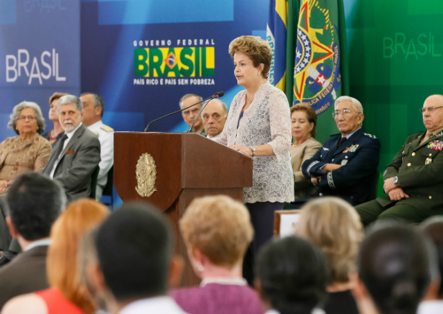 Dilma anuncia Mauro Vieira para o Itamaraty e mantém outros 13 ministros em seus cargos