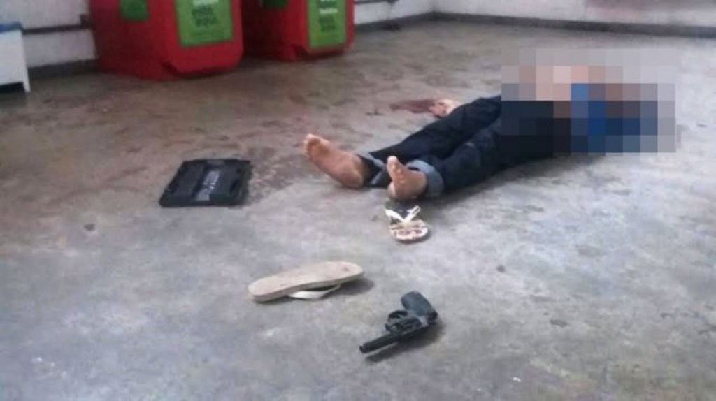 Homem morre em troca de tiros com seguranças em supermercado de Feira de Santana