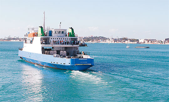 Embarque no ferry boat é tranquilo no primeiro dia do ano