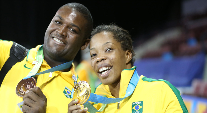 Joice Silva conquista ouro inédito para a luta olímpica brasileira