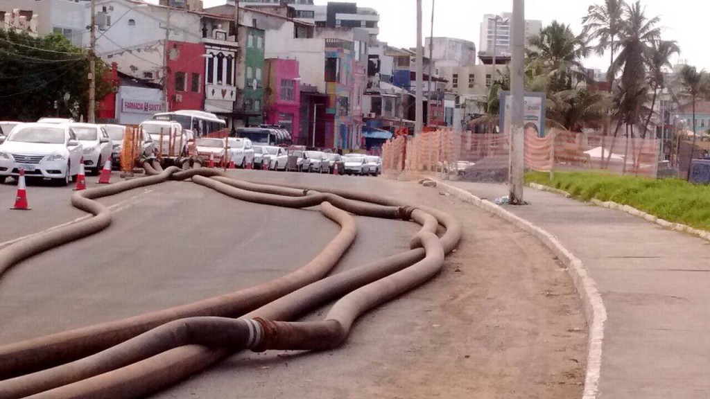 Obras na Curva da Paciência alteram trânsito no Rio Vermelho; local registra congestionamento