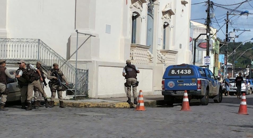 Gerente de banco e filha são feitos reféns em agência no município de Nazaré