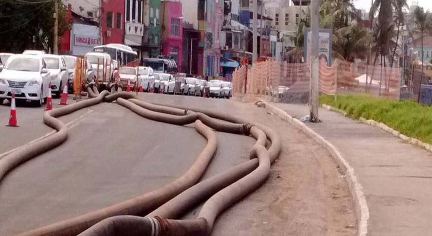 Interdição da Embasa na Curva da Paciência segue causando transtornos ao trânsito da região