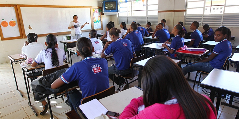 Estudantes da rede estadual retornam às aulas nesta segunda