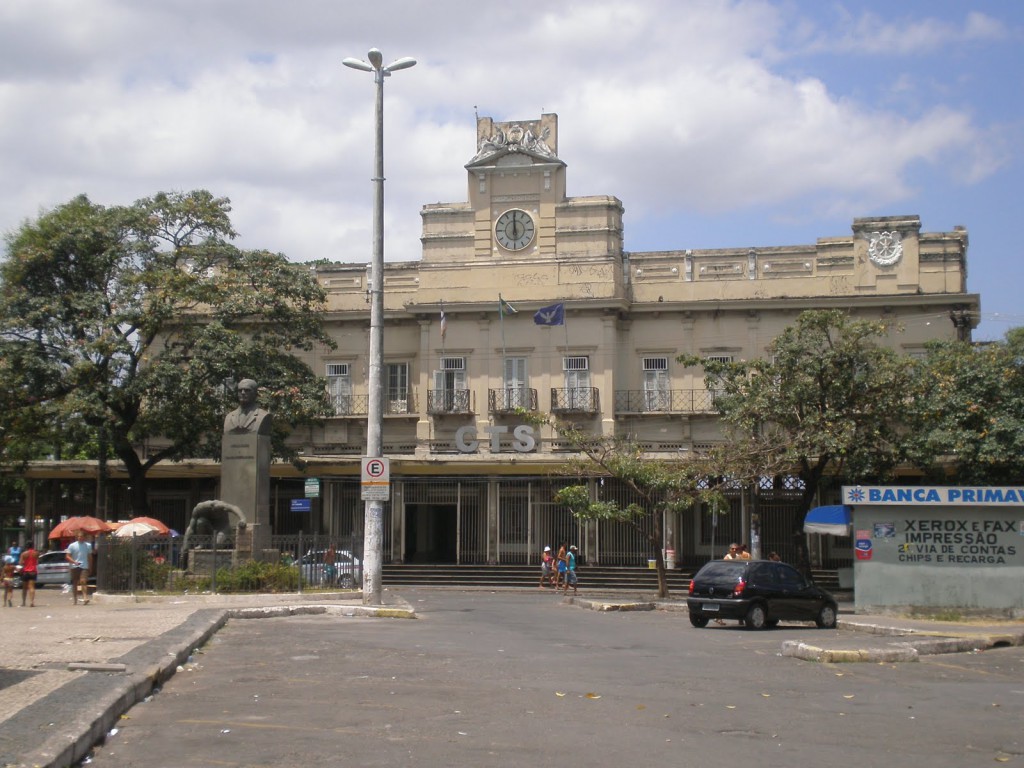 Homem é baleado em frente à estação de trem da Calçada