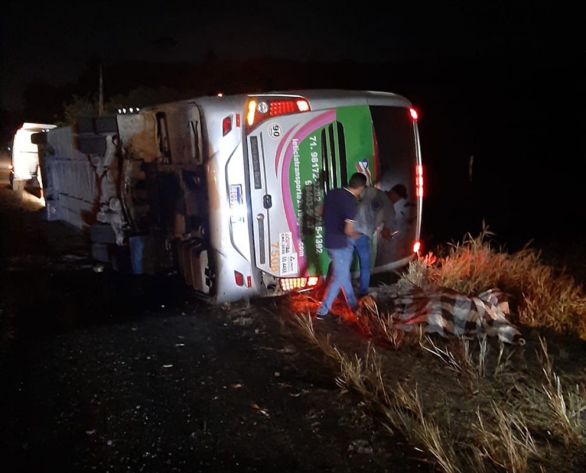 Acidente envolvendo um ônibus deixa quatro pessoas mortas na BR-110, na Bahia 