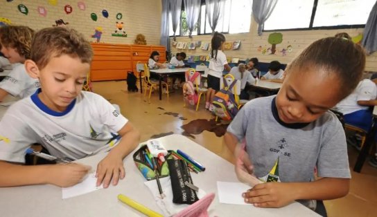 Brasil aumenta investimento público em educação