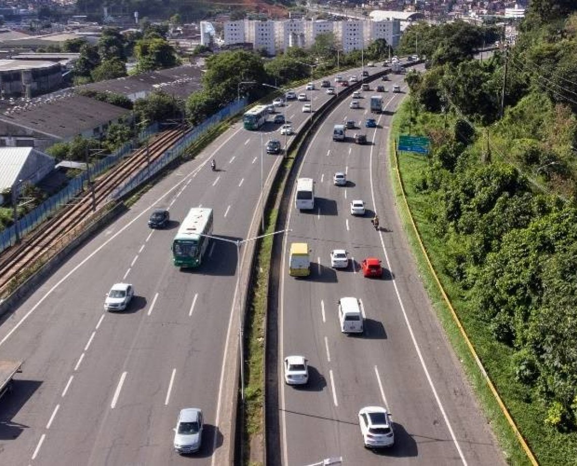 Fluxo de veículos na BR-324 deve aumentar 8% durante o feriado da Proclamação da República 