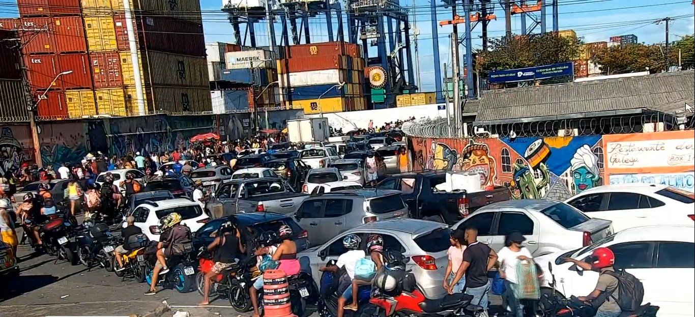 Sistema Ferry-Boat registra fila quilométrica e tempo de espera é maior que quatro horas