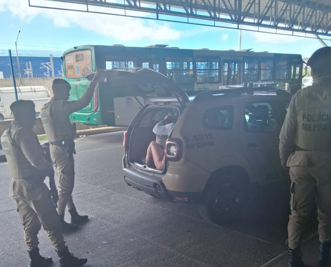 Mulher agride cobradora de ônibus grávida na Estação Pirajá 